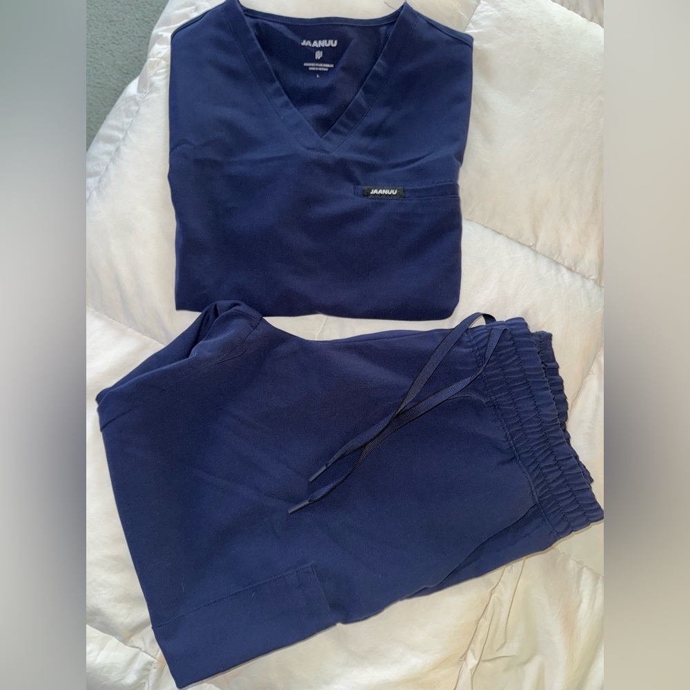 Jaanuu Navy Blue Scrub Set (IN PERFECT CONDITION)